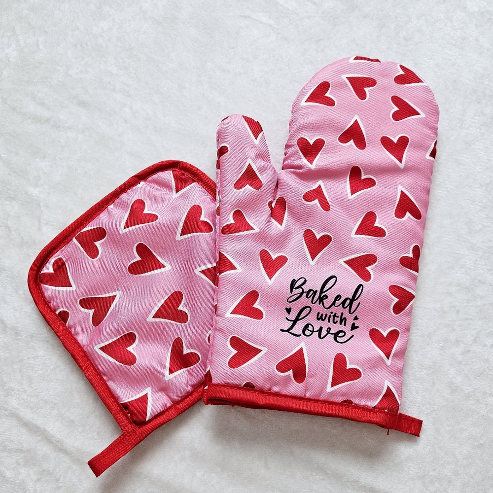 ❤️Pink Heart Oven Mitt and Pot Holder Set "Baked With Love"